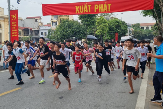 130 vận động viên tham gia Giải chạy việt dã thị xã Sơn Tây