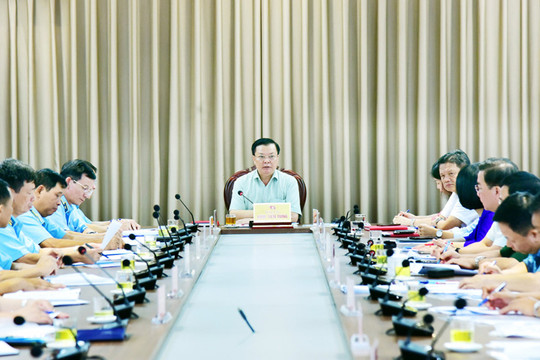 Thường trực Thành ủy Hà Nội làm việc với Bộ Tư lệnh Quân chủng Phòng không - Không quân