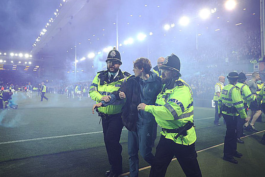 Bóng đá Anh có số vụ bắt giữ cao nhất trong 8 năm
