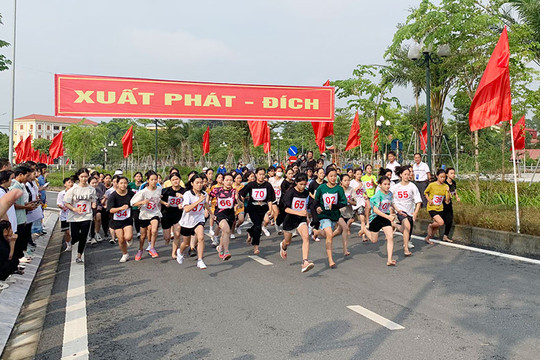 Hơn 300 vận động viên tham gia chung kết Giải chạy việt dã huyện Thạch Thất năm 2022