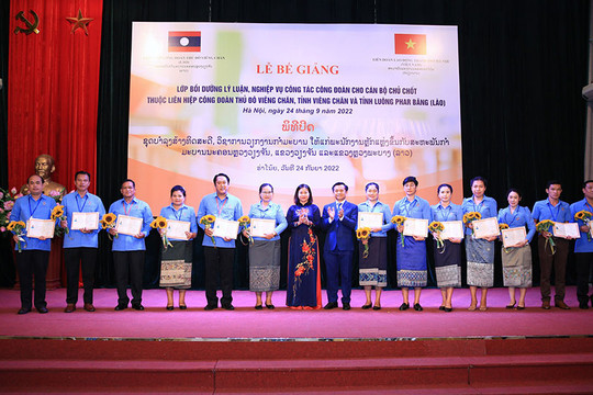 Đẩy mạnh hợp tác Việt - Lào trong công tác đào tạo, bồi dưỡng cán bộ
