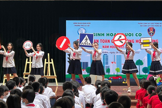 Hướng dẫn kỹ năng tham gia giao thông an toàn cho học sinh quận Hoàn Kiếm