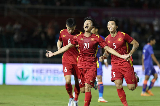 Đội tuyển Việt Nam vô địch Giải bóng đá giao hữu quốc tế - Hưng Thịnh 2022