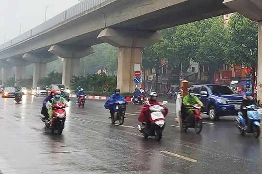 Bão số 4 tan, Hà Nội mưa, đề phòng ngập úng
