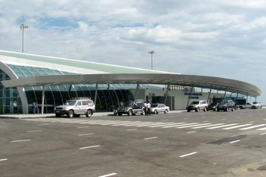 Mở cửa trở lại 9 sân bay sau bão Noru