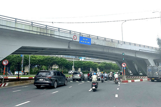 GRDP thành phố Hồ Chí Minh 9 tháng ước tăng hơn 9,7%