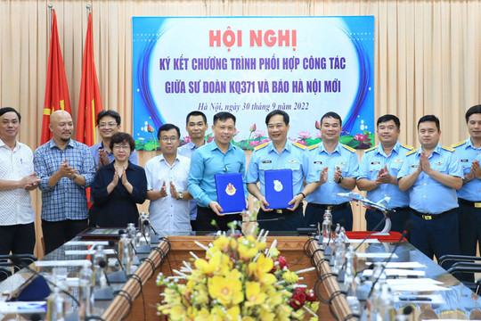 Báo Hànộimới và Sư đoàn 371 phối hợp tuyên truyền 50 năm Chiến thắng ''Hà Nội - Điện Biên Phủ trên không''