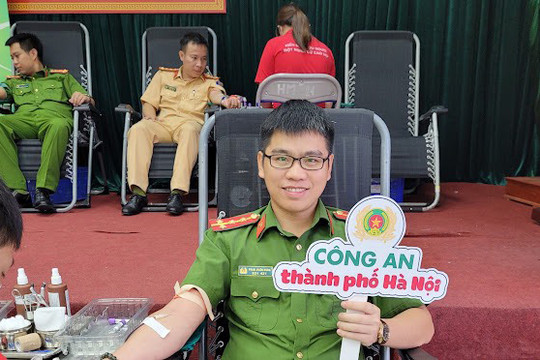 Tiếp nhận 800 đơn vị máu từ Công an thành phố Hà Nội