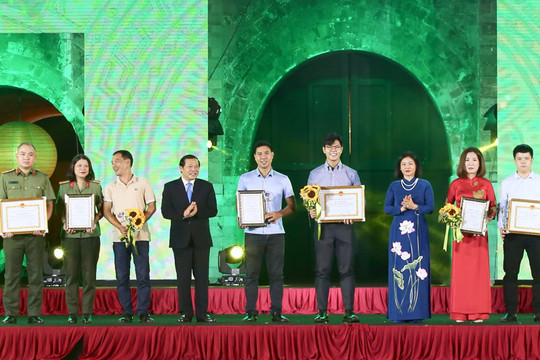 Báo Hànộimới giành 1 giải B, 1 giải C Giải báo chí về phát triển văn hóa và xây dựng người Hà Nội thanh lịch, văn minh lần thứ V - năm 2022