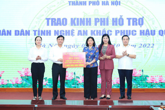 Hà Nội trao tặng nhân dân tỉnh Nghệ An 3 tỷ đồng để khắc phục hậu quả do bão lũ
