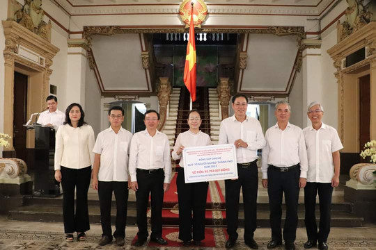 Các cơ quan chính quyền thành phố Hồ Chí Minh ủng hộ Quỹ Vì người nghèo