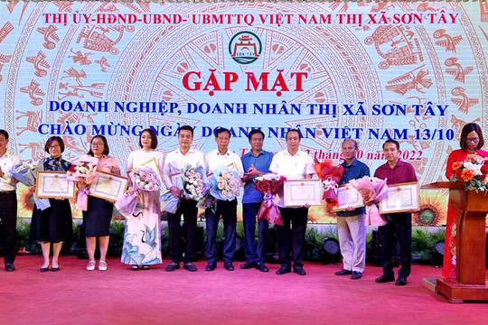 Thị xã Sơn Tây gặp mặt doanh nghiệp, doanh nhân chào mừng Ngày Doanh nhân Việt Nam
