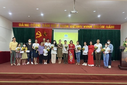Thị xã Sơn Tây (Hà Nội) Biểu dương 150 gia đình sinh con một bề tại 15 xã, phường