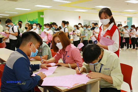 Samsung Việt Nam hiến tặng 100.000 đơn vị máu sau 12 năm