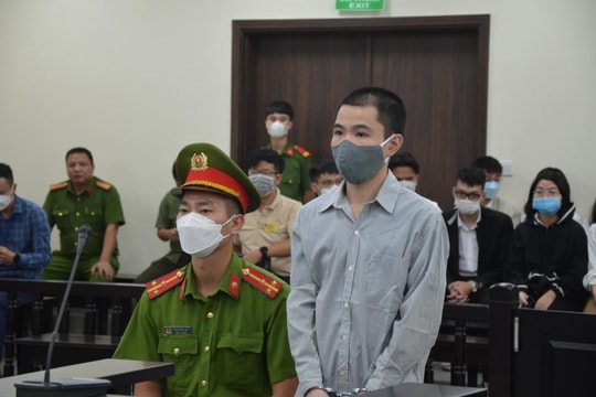Xét xử vụ đóng đinh vào đầu bé gái 3 tuổi: Bị cáo lạnh lùng khai nhận hành vi tàn độc của mình
