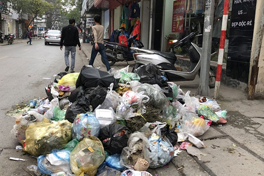 Những đống rác lưu cữu gây mất vệ sinh môi trường