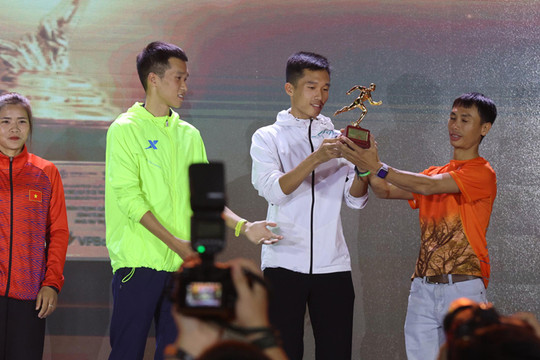 Hơn 10.000 người tham dự Giải VPBank Hanoi Marathon 2022
