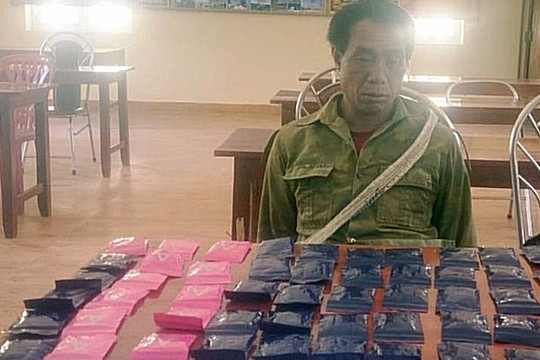 Bắt một người nước ngoài vượt biên giới mang ma túy vào Việt Nam