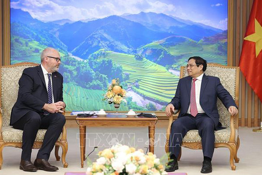 Thủ tướng Phạm Minh Chính tiếp Thượng nghị sĩ, đồng Bộ trưởng phụ trách Thương mại và Sản xuất Australia