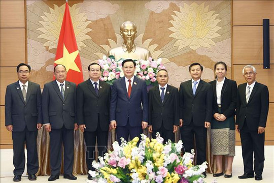 Chủ tịch Quốc hội Vương Đình Huệ tiếp Chủ nhiệm Ủy ban Đối ngoại của Quốc hội Lào, Campuchia