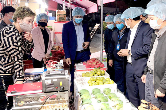 Hà Nội tăng cường kiểm soát an toàn thực phẩm tại chợ