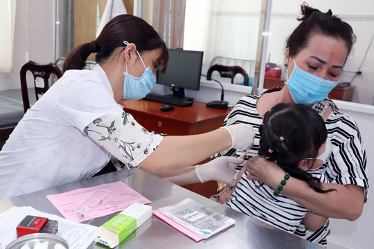 Triển khai tiêm vắc xin bại liệt mũi 2 cho trẻ dưới 1 tuổi