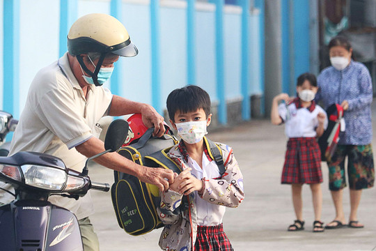 Giờ vào lớp của học sinh thành phố Hồ Chí Minh có phải là quá sớm không?