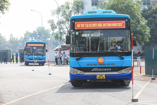 45 tài xế xe buýt Thủ đô tranh tài lái xe giỏi, an toàn năm 2022