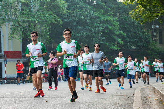 Gần 800 người tham gia Giải chạy ''Race for Green Life - Lối sống xanh cho một tương lai bền vững''