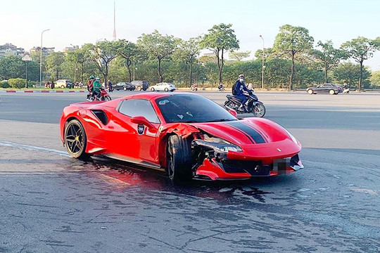 Siêu xe Ferrari 488 gây tai nạn giao thông ở khu vực Mỹ Đình