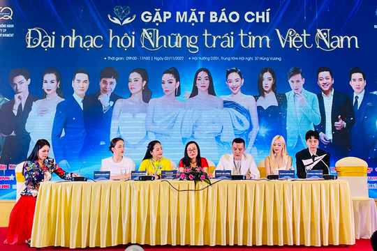 Hồ Ngọc Hà, Lệ Quyên, Tóc Tiên hát trong đại nhạc hội ''Những trái tim Việt Nam''