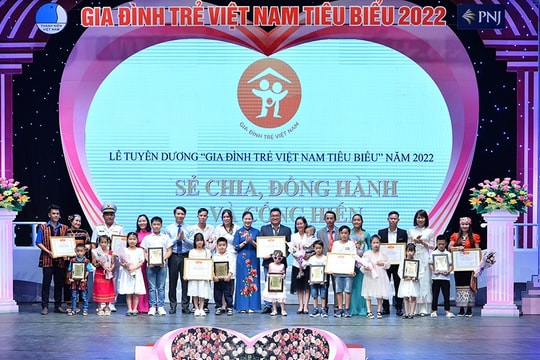 Tuyên dương 21 gia đình trẻ tiêu biểu