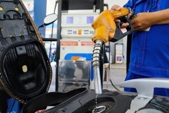 Bộ Tài chính đề nghị Bộ Công Thương có ý kiến về điều chỉnh chi phí xăng dầu