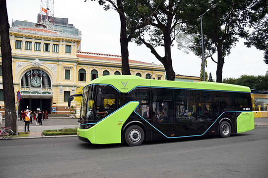 Tiến tới sử dụng xe buýt năng lượng xanh