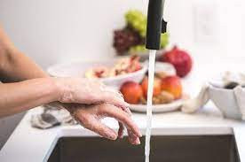 Cần rửa tay bằng xà phòng trước khi chế biến thực phẩm