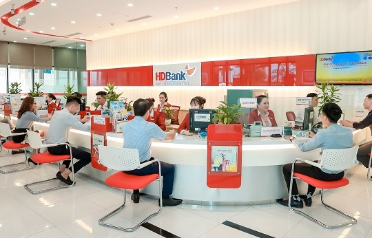 Dẫn đầu tăng trưởng giao dịch thẻ, HDBank nhận cùng lúc 2 giải thưởng của Visa