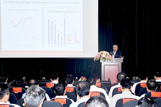 Chủ tịch UBND TP Hà Nội giảng bài tại lớp bồi dưỡng cán bộ nguồn