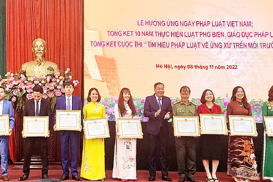 Hà Nội hưởng ứng 10 năm thực hiện Ngày Pháp luật Việt Nam