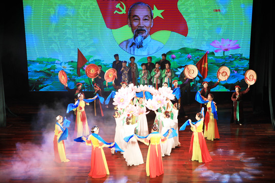 Hiệp hội UNESCO thành phố Hà Nội: Nhiều tiết mục xuất sắc tại Liên hoan ca múa nhạc lần thứ 18