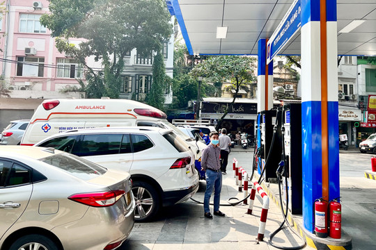 Hoạt động kinh doanh xăng dầu ở Hà Nội diễn ra bình thường