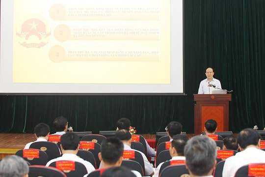 Chủ tịch HĐND TP Hà Nội Nguyễn Ngọc Tuấn giảng bài tại lớp bồi dưỡng cán bộ nguồn