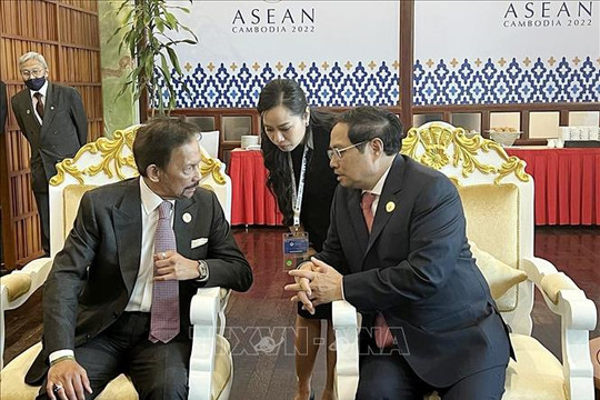 Thủ tướng Chính phủ Phạm Minh Chính gặp Quốc vương Brunei Darussalam Sultan Haji Hassanal Bolkiah