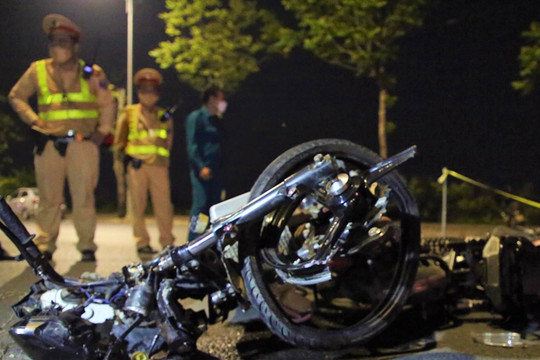 Một người tử vong sau va chạm giữa xe máy điện và mô tô