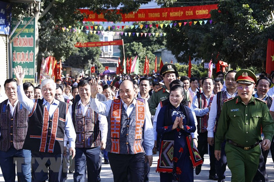 Chủ tịch nước Nguyễn Xuân Phúc dự Ngày hội Đại đoàn kết toàn dân tộc tại Phong Thổ, Lai Châu