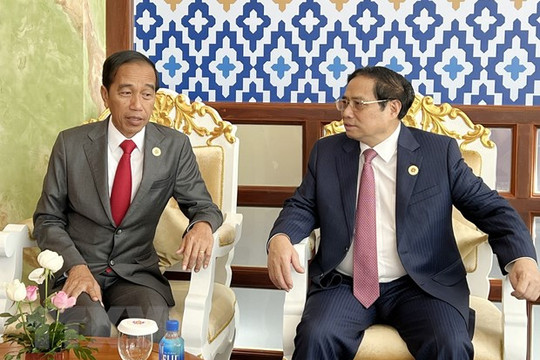 Hội nghị Cấp cao ASEAN: Thủ tướng Chính phủ Phạm Minh Chính gặp Tổng thống Indonesia Joko Widodo