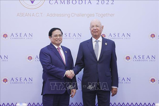 Hội nghị Cấp cao ASEAN: Thủ tướng tiếp Chủ tịch điều hành Diễn đàn Kinh tế thế giới
