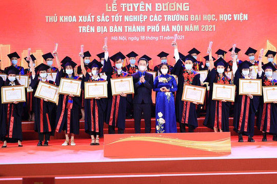 Hà Nội tuyên dương thủ khoa xuất sắc năm 2022 vào ngày 18-11