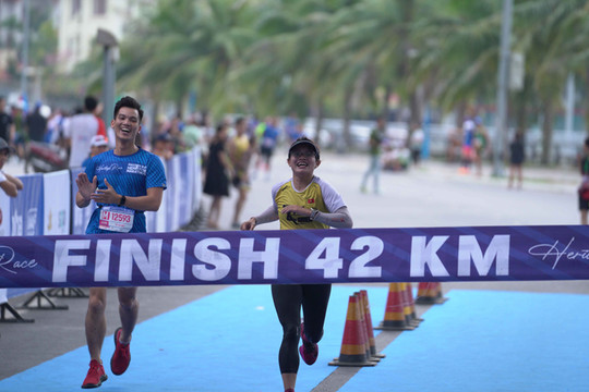 Đặng Anh Quyết, Thái Thị Hồng vô địch Giải Marathon quốc tế Di sản Hạ Long 2022