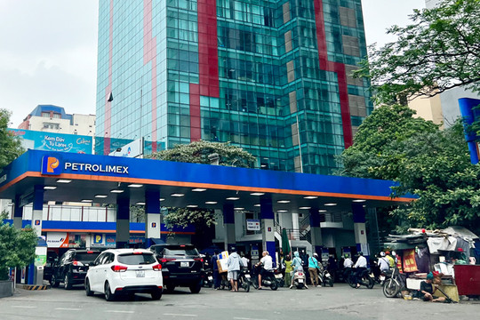 Các cửa hàng xăng dầu tại Hà Nội giảm áp lực nguồn cung