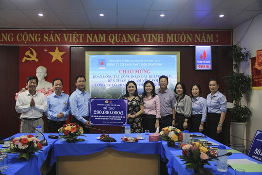 Công đoàn Dầu khí Việt Nam thăm, tặng quà cho người lao động